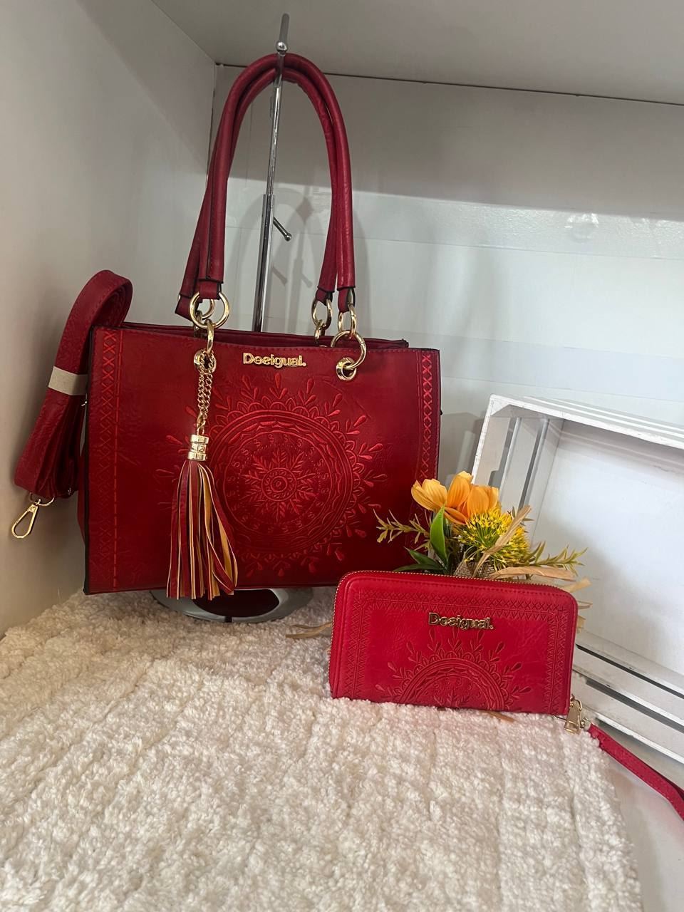 Bolso desigual con monedero a juego - Imagen 1