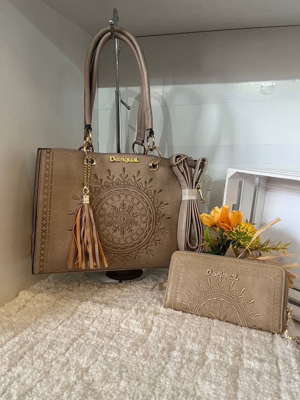 Bolso desigual con monedero a juego - Imagen 4