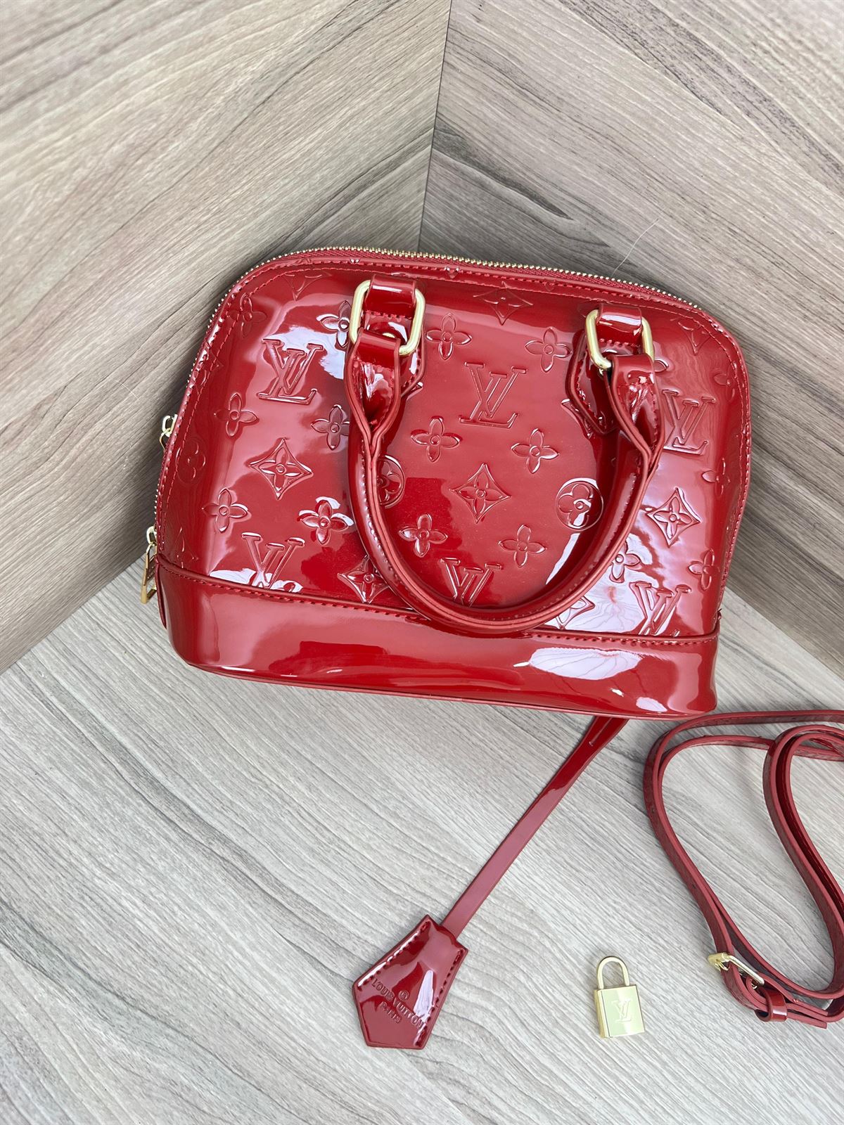 Bolso Lv rojo charol - Imagen 3