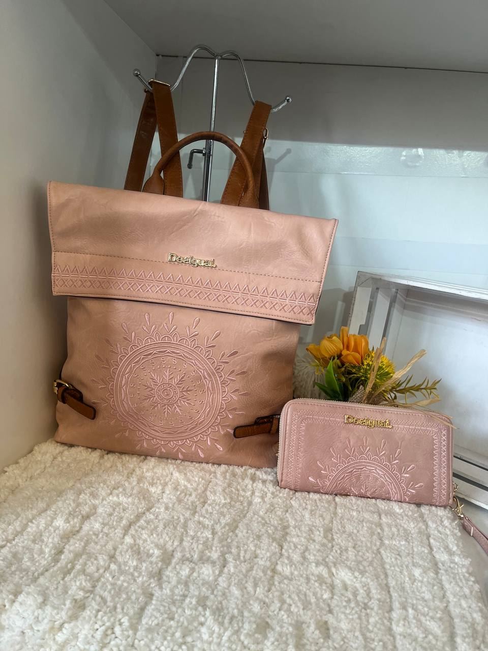 Bolso mochila con monedero Desigual - Imagen 1