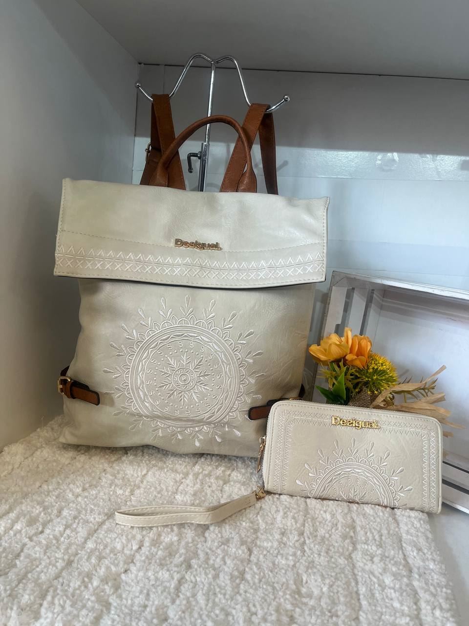 Bolso mochila con monedero Desigual - Imagen 4