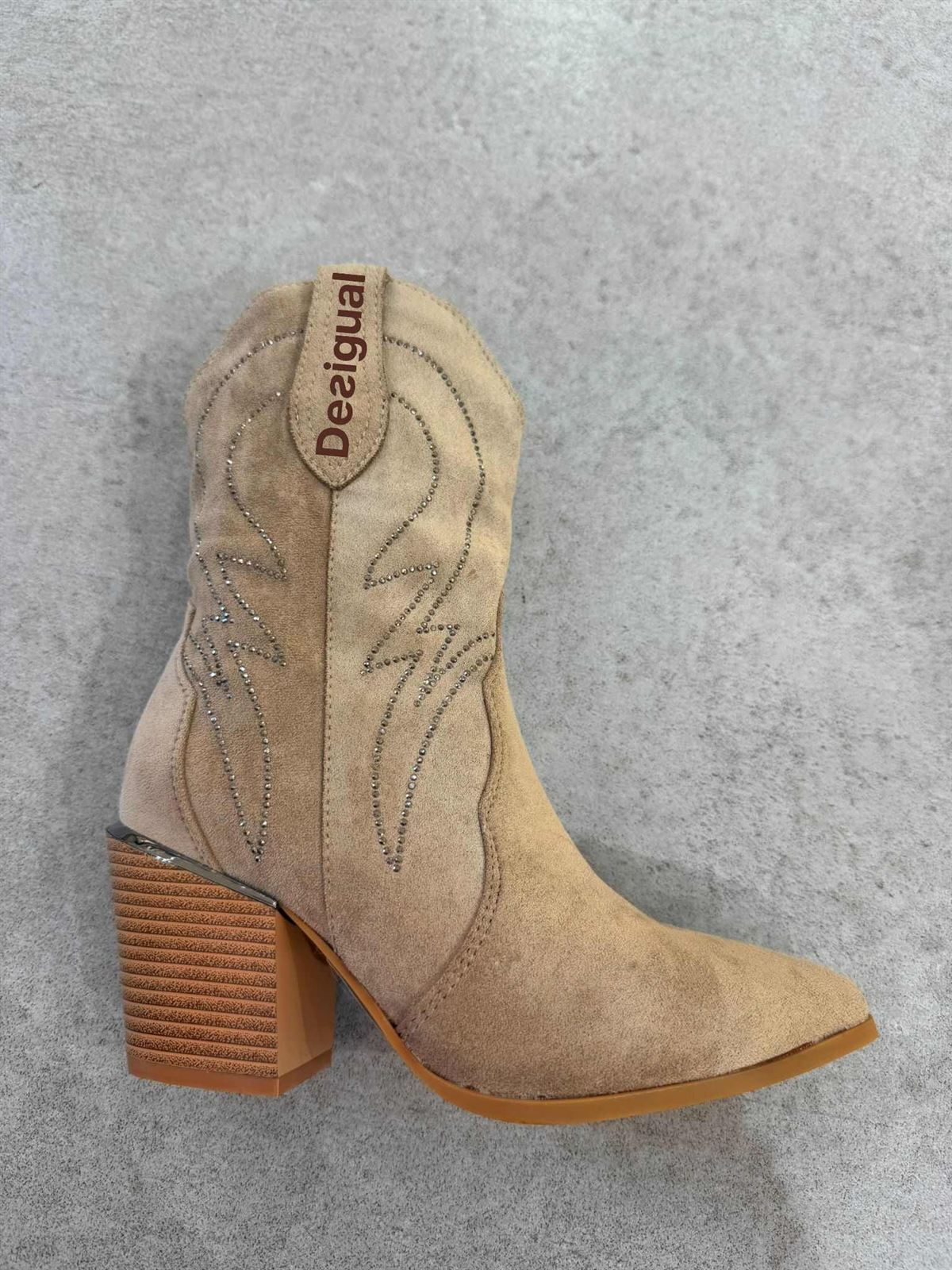 Bota desigual  beig - Imagen 1