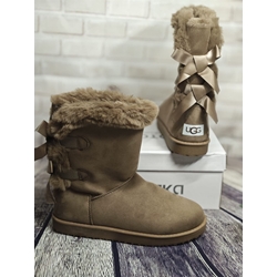 Bota Ugg con lazos - Imagen 1