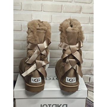 Bota Ugg con lazos - Imagen 2