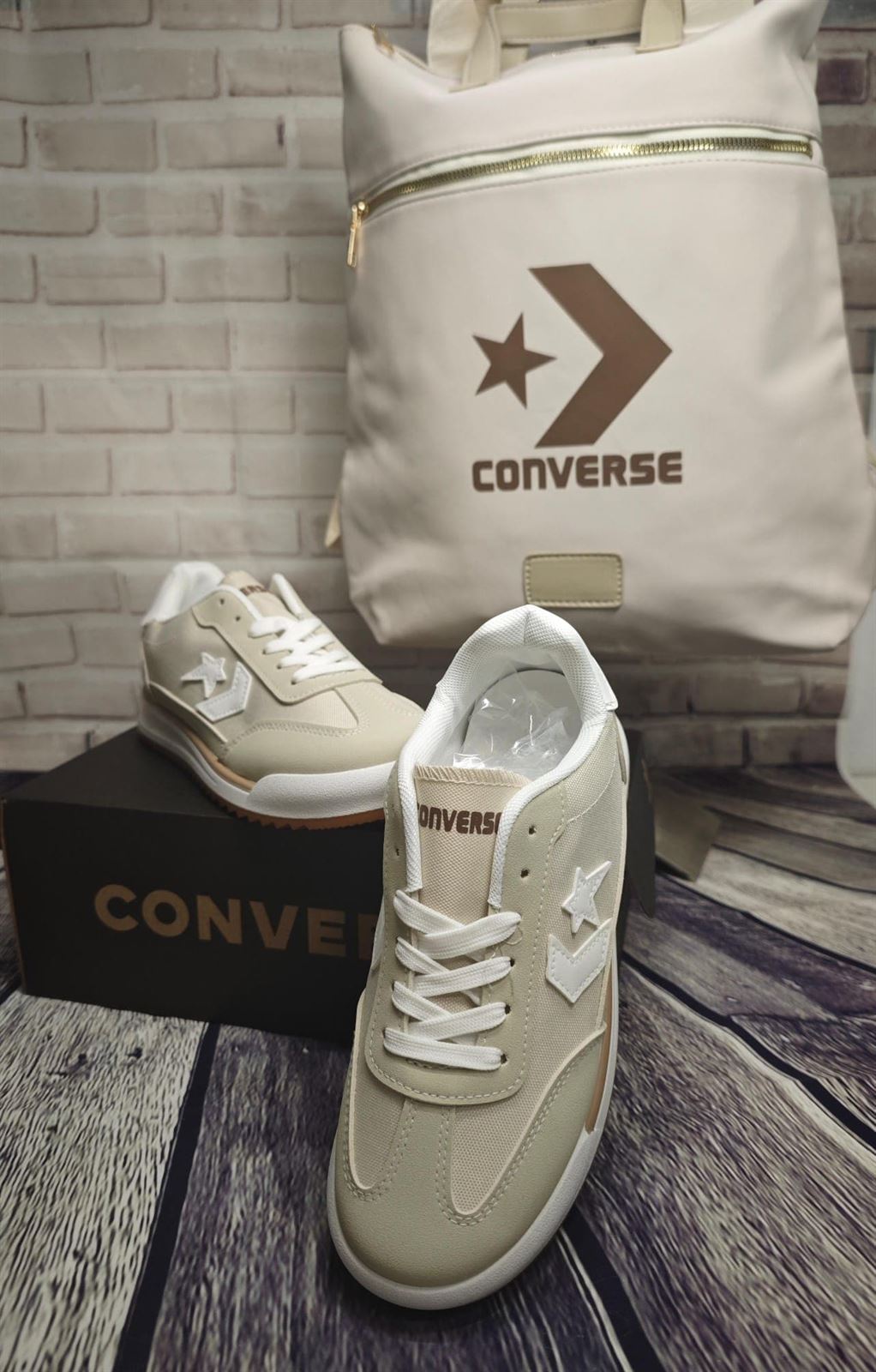 COMBO zapatillas y mochila converse beig - Imagen 2