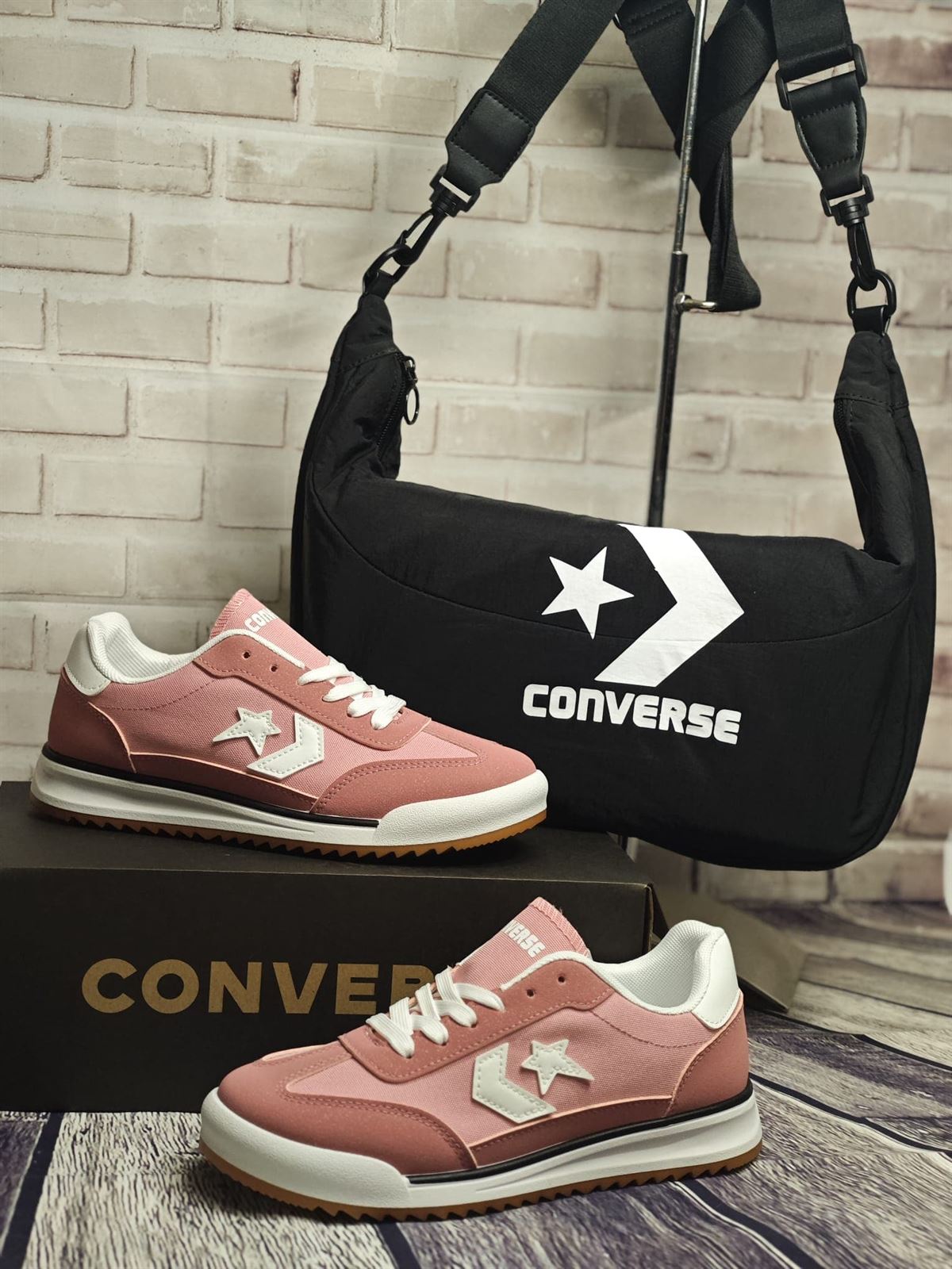 COMBO zapatillas y mochila converse rosa - Imagen 1