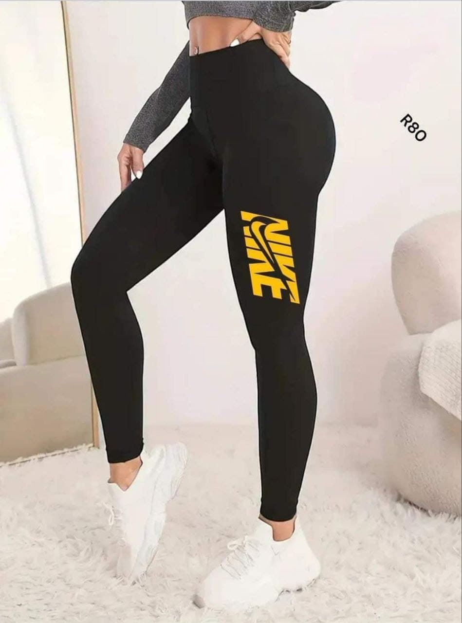 Leggin Nike en amarillo para mujer - Imagen 1