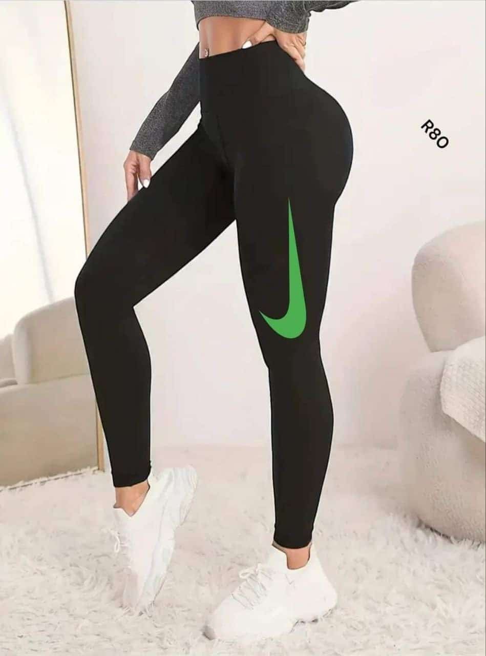 Leggin Nike en verde para mujer - Imagen 1