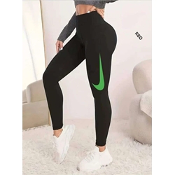 Leggin Nike en verde para mujer - Imagen 1