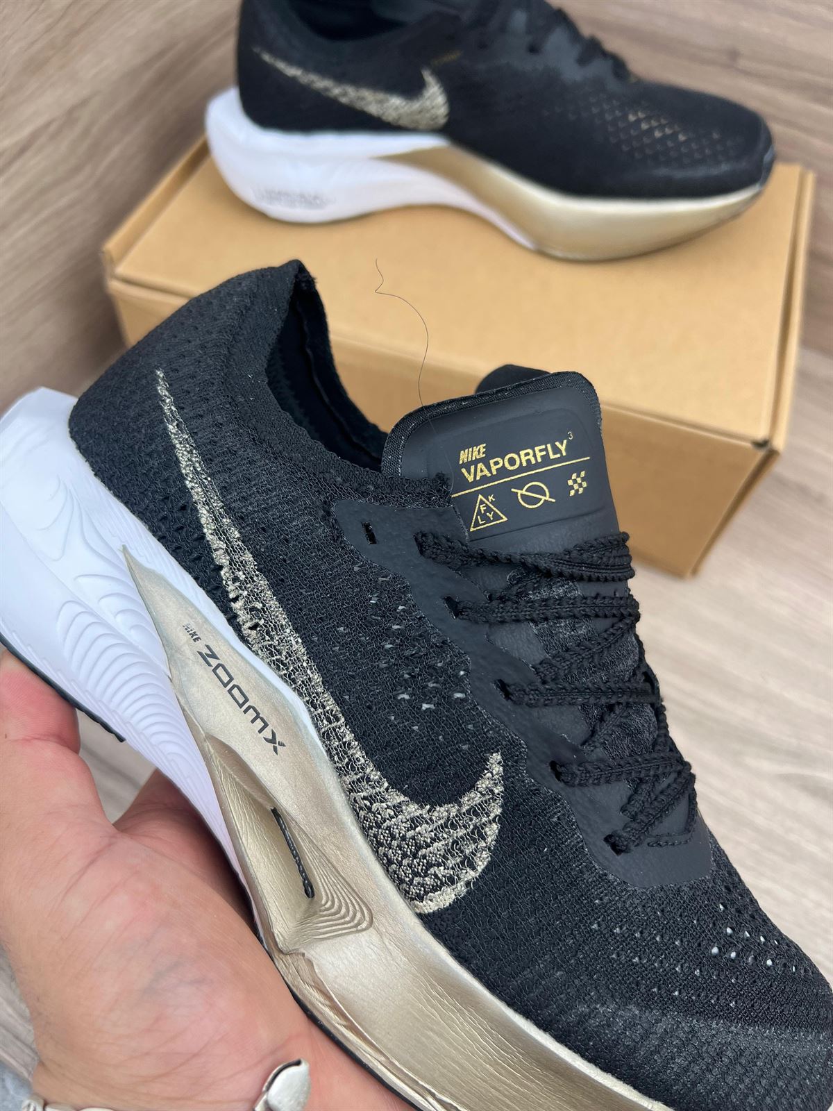 Zapatilla Nike w zoomx vaporfly black gold - Imagen 2