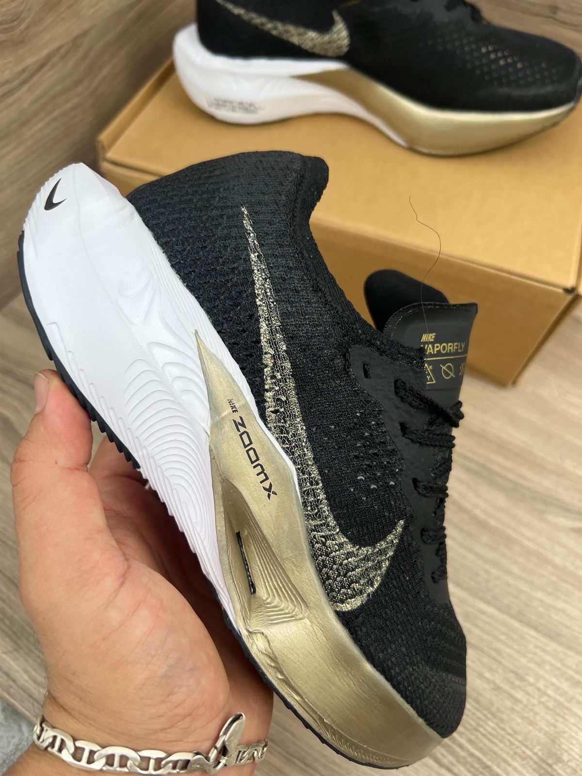 Zapatilla Nike w zoomx vaporfly black gold - Imagen 3