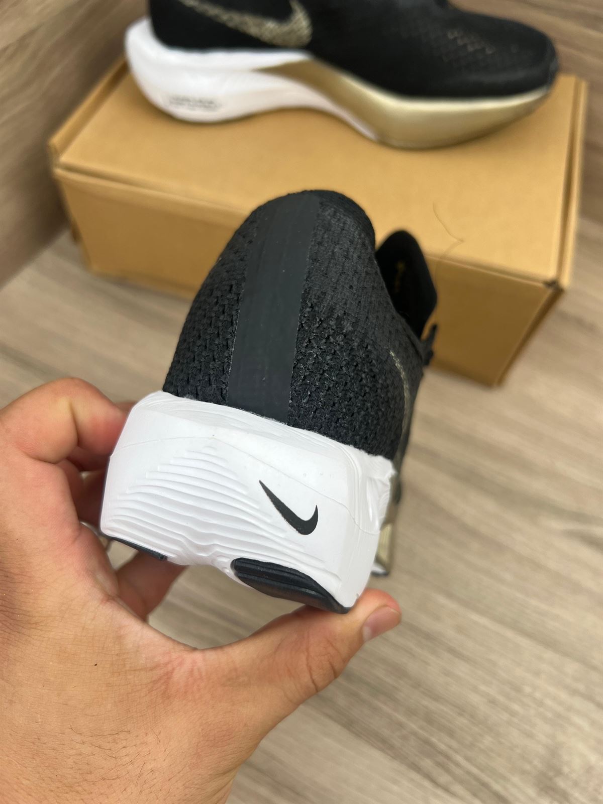 Zapatilla Nike w zoomx vaporfly black gold - Imagen 4