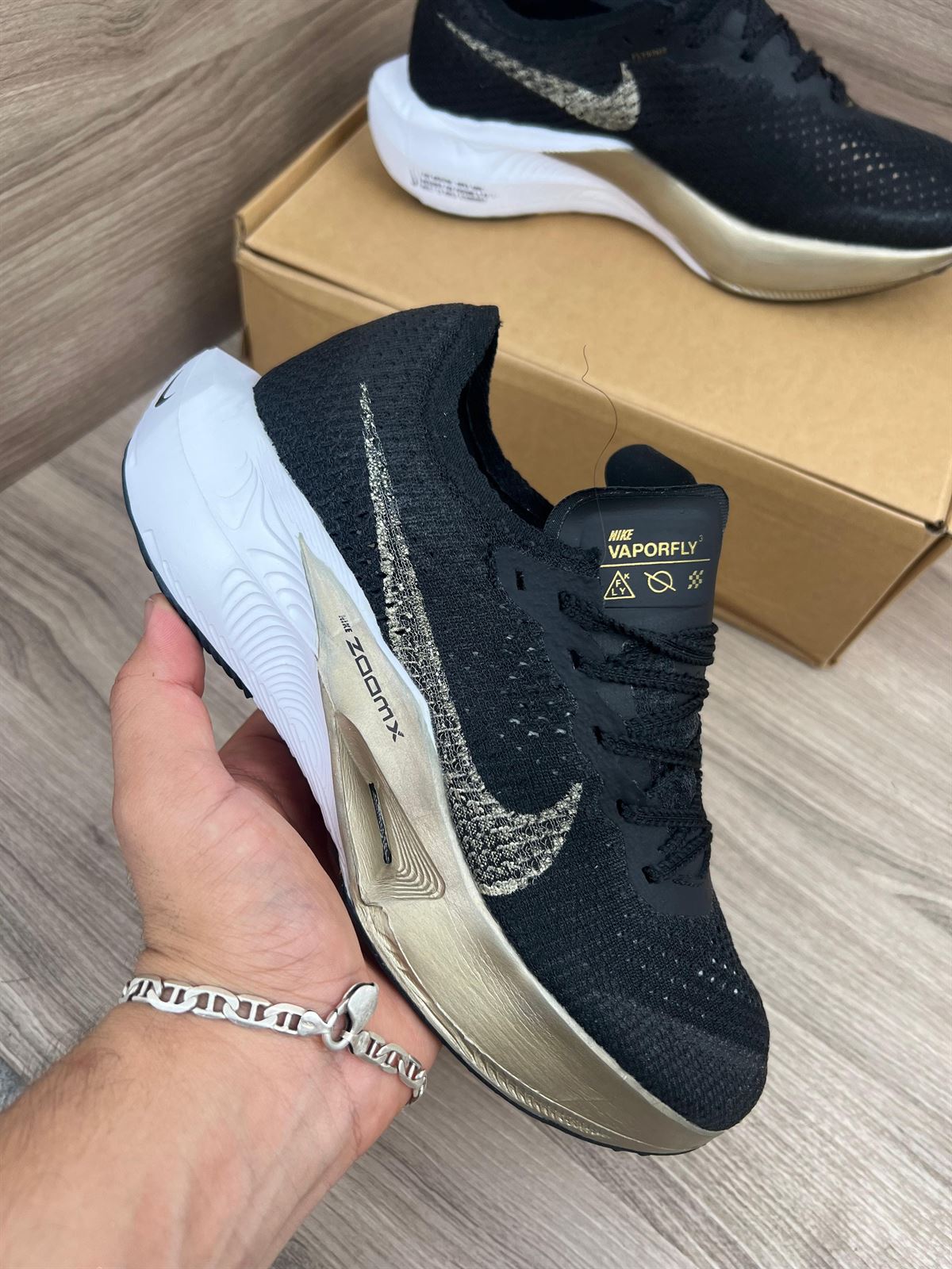 Zapatilla Nike w zoomx vaporfly black gold - Imagen 7