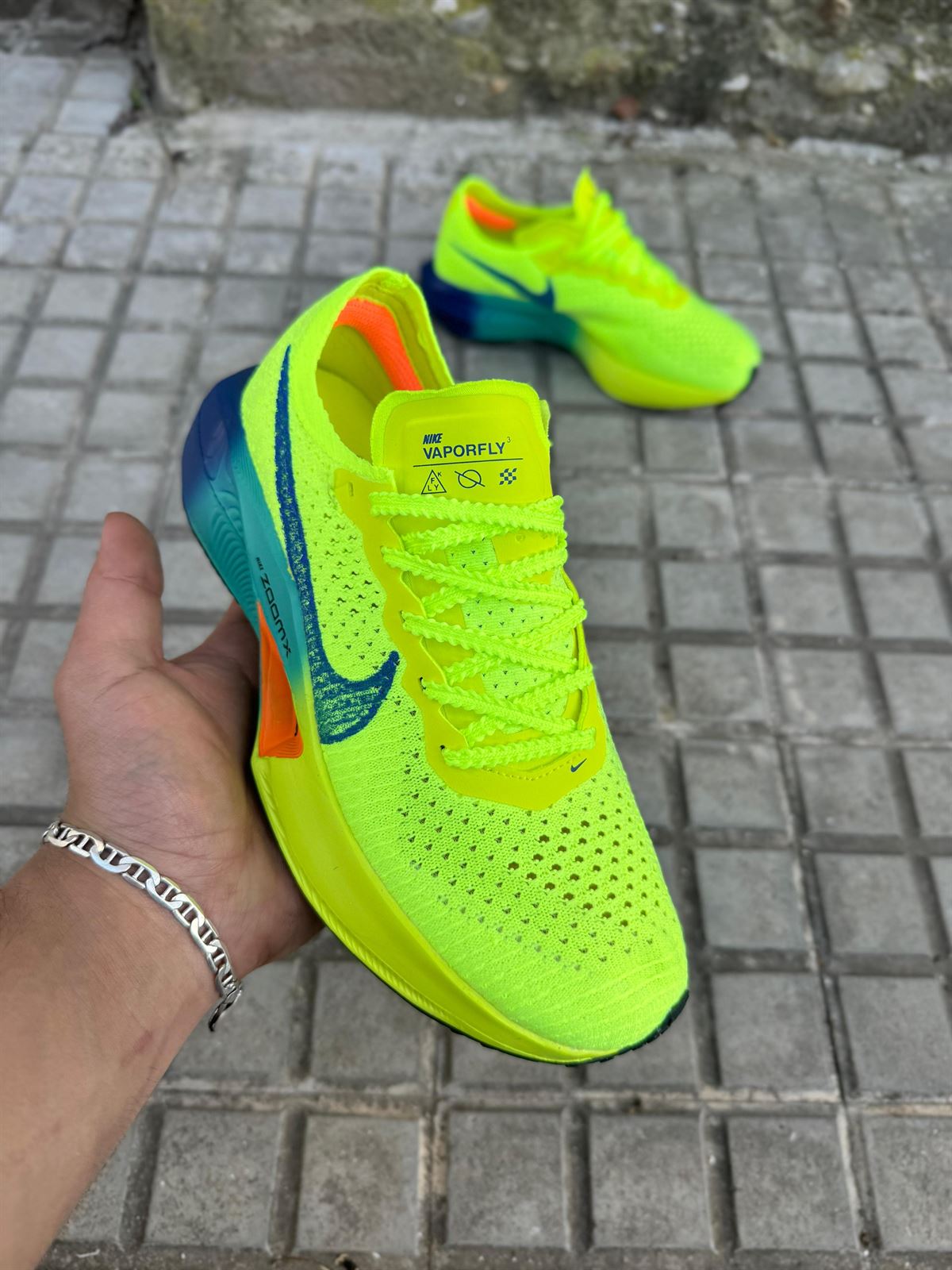 Zapatilla Nike w zoomx vaporfly fluorescente - Imagen 2