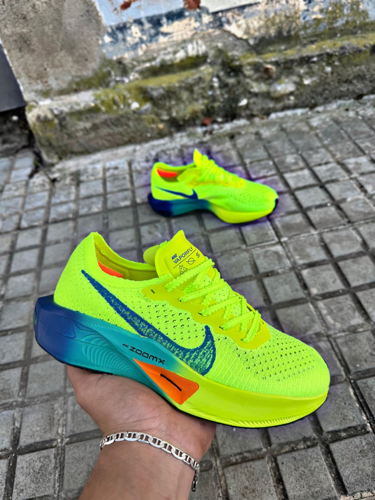 Zapatilla Nike w zoomx vaporfly fluorescente - Imagen 5