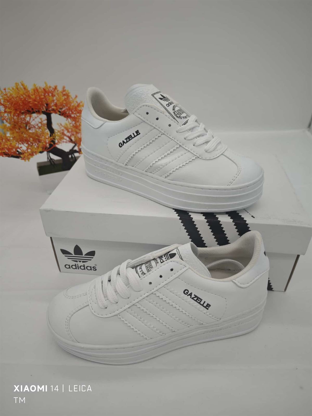 Zapatillas Adidas gazelle blanca - Imagen 1