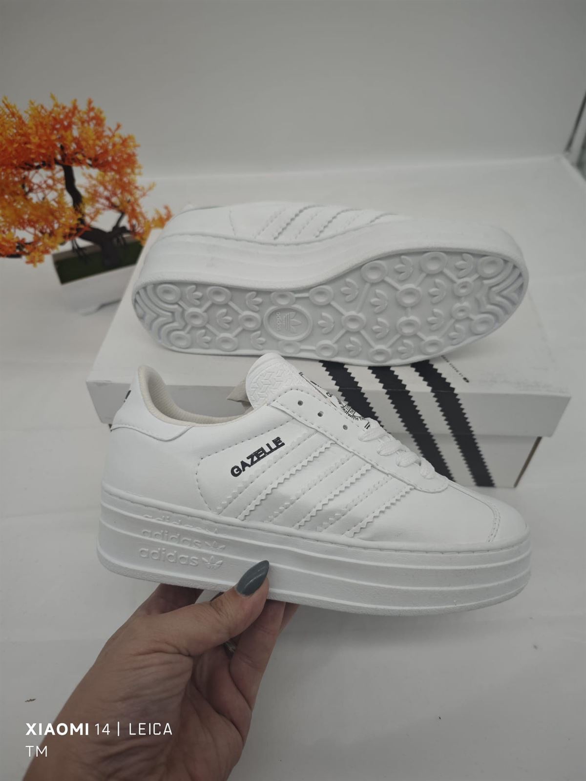 Zapatillas Adidas gazelle blanca - Imagen 2