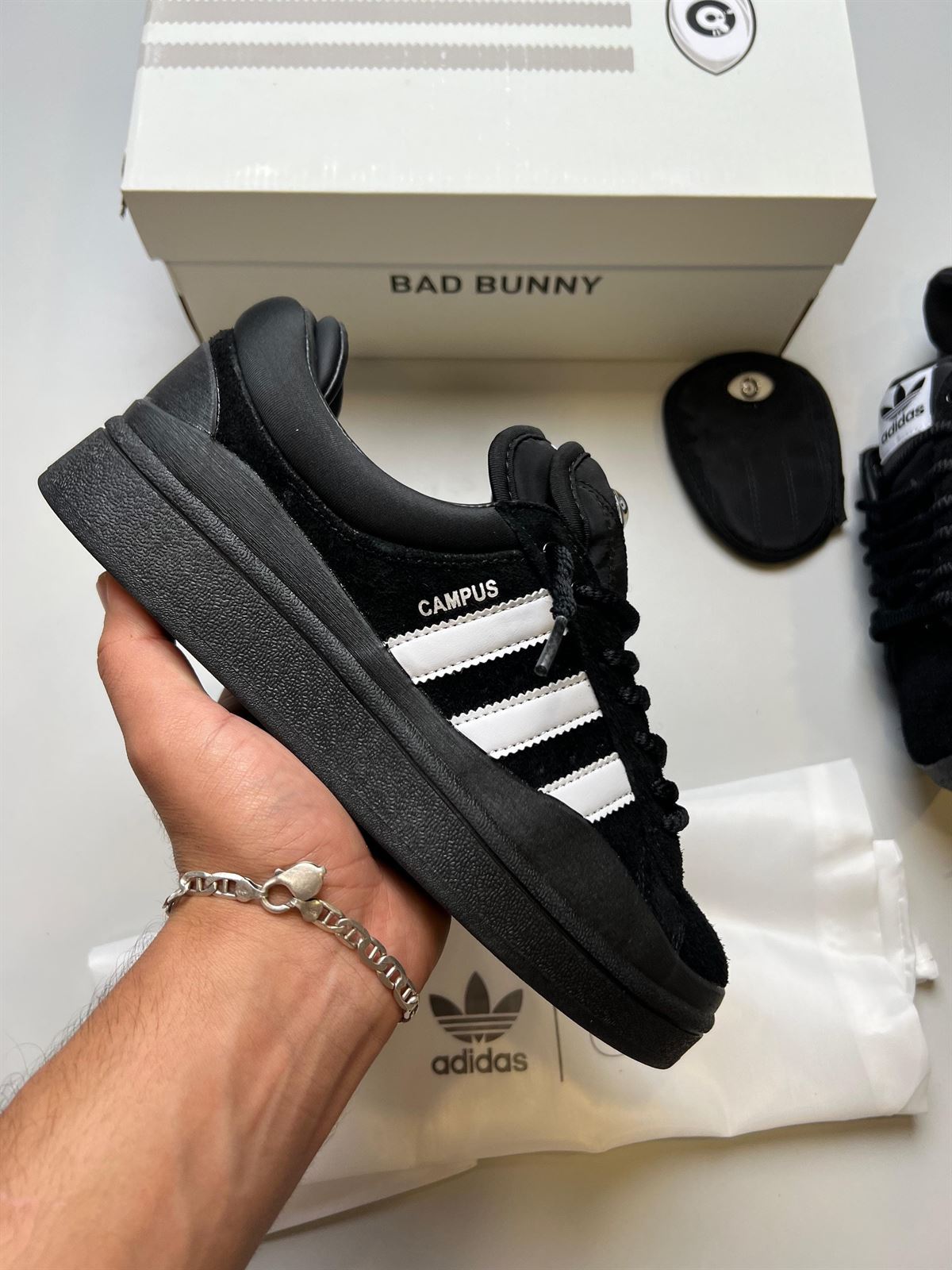 Zapatillas Bad bunny forum negra - Imagen 1
