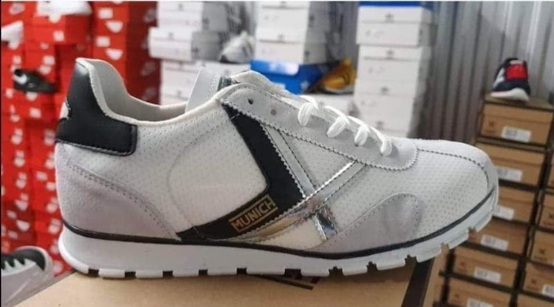 Zapatillas Munich Massana 443 plateada - Imagen 1