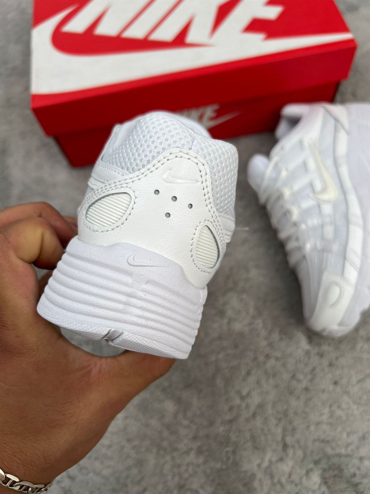 Zapatillas NIKE P6000 blanca - Imagen 3