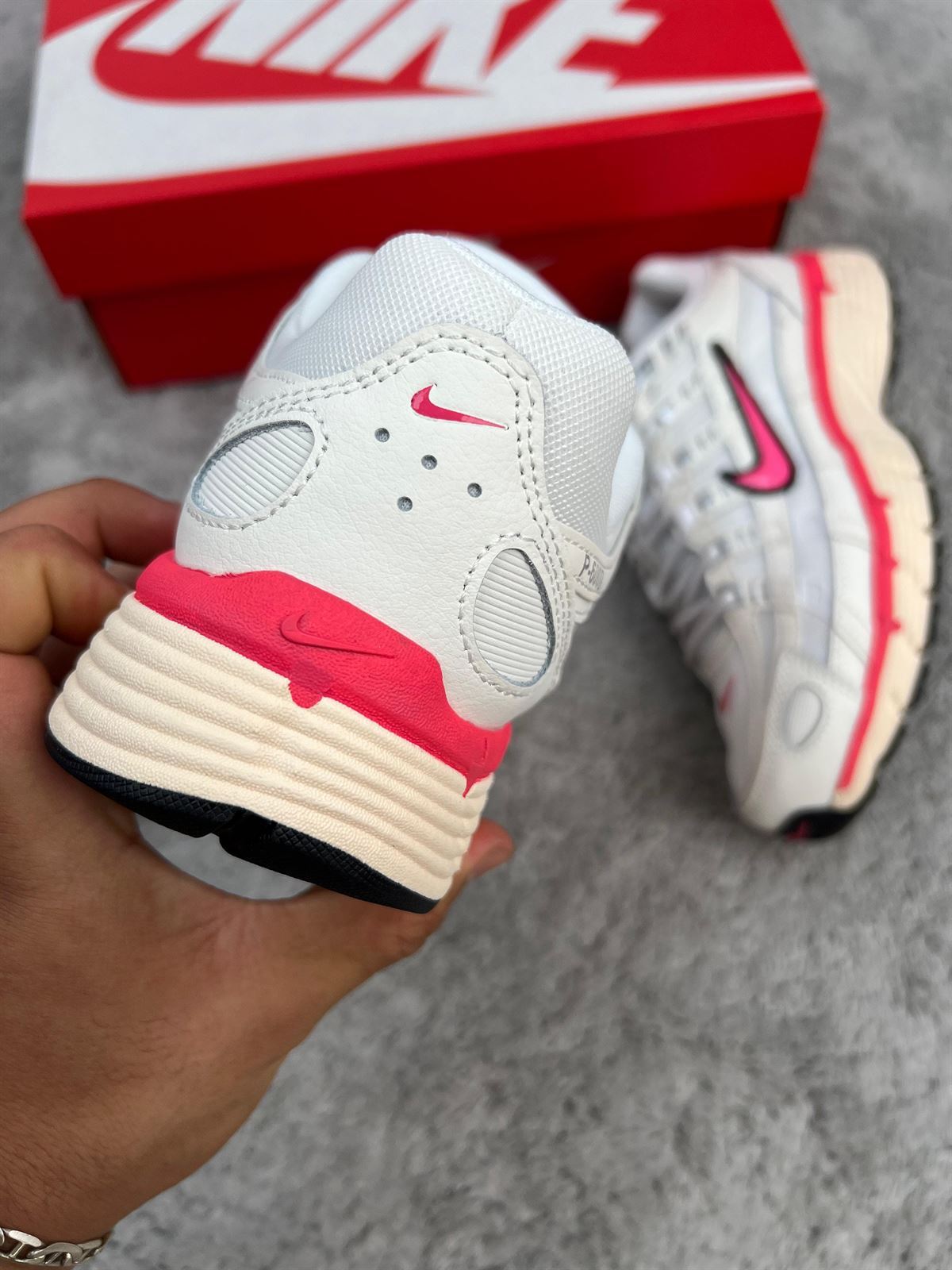 Zapatillas NIKE P6000 pink/White mujer - Imagen 4
