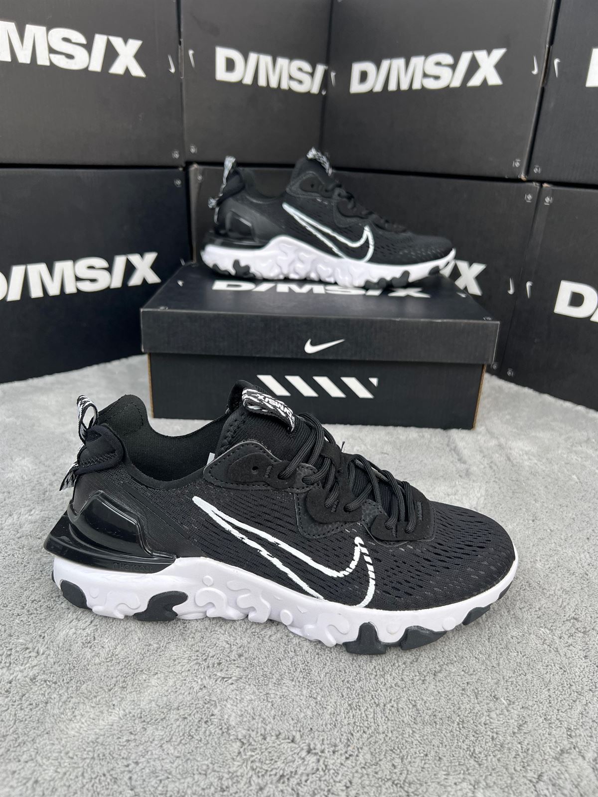 Zapatillas Nike react black/white - Imagen 1