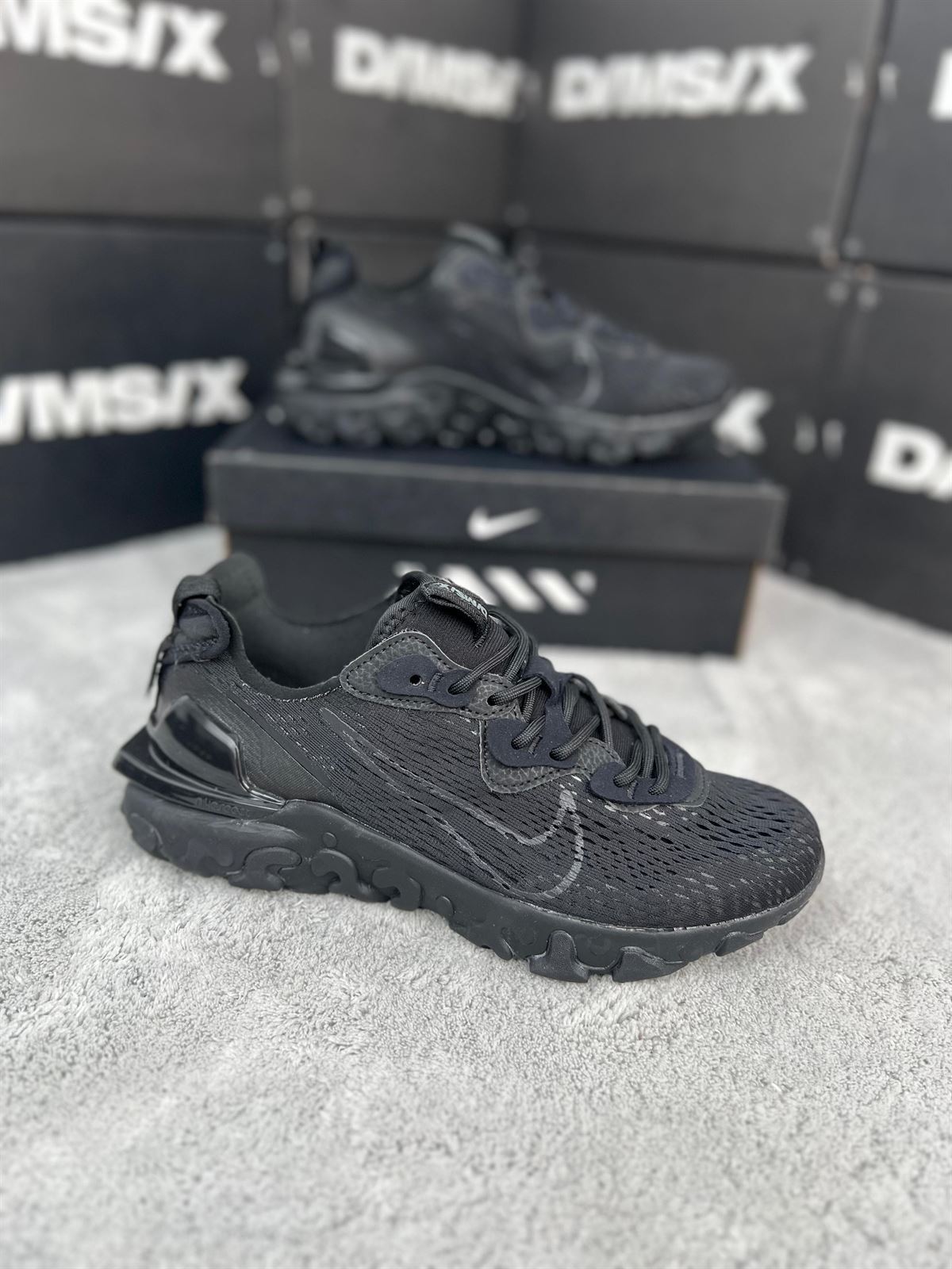 Zapatillas Nike react black - Imagen 1