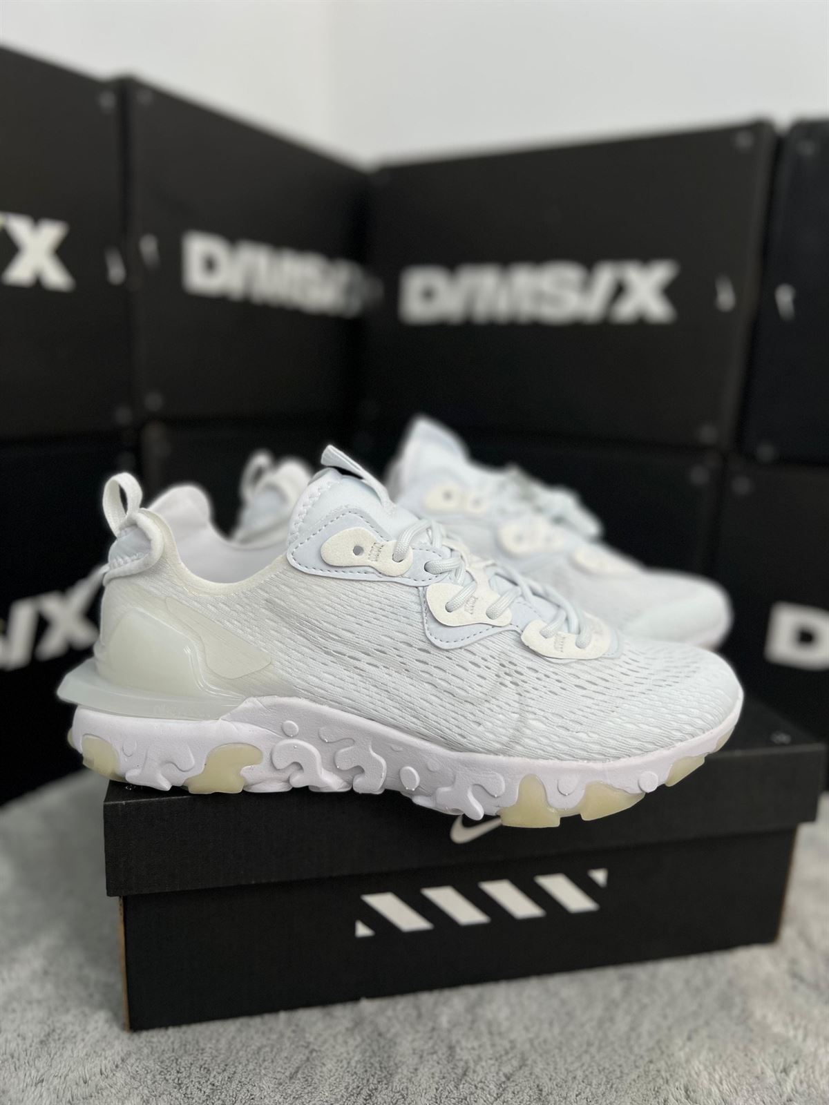 Zapatillas Nike react blanca - Imagen 2