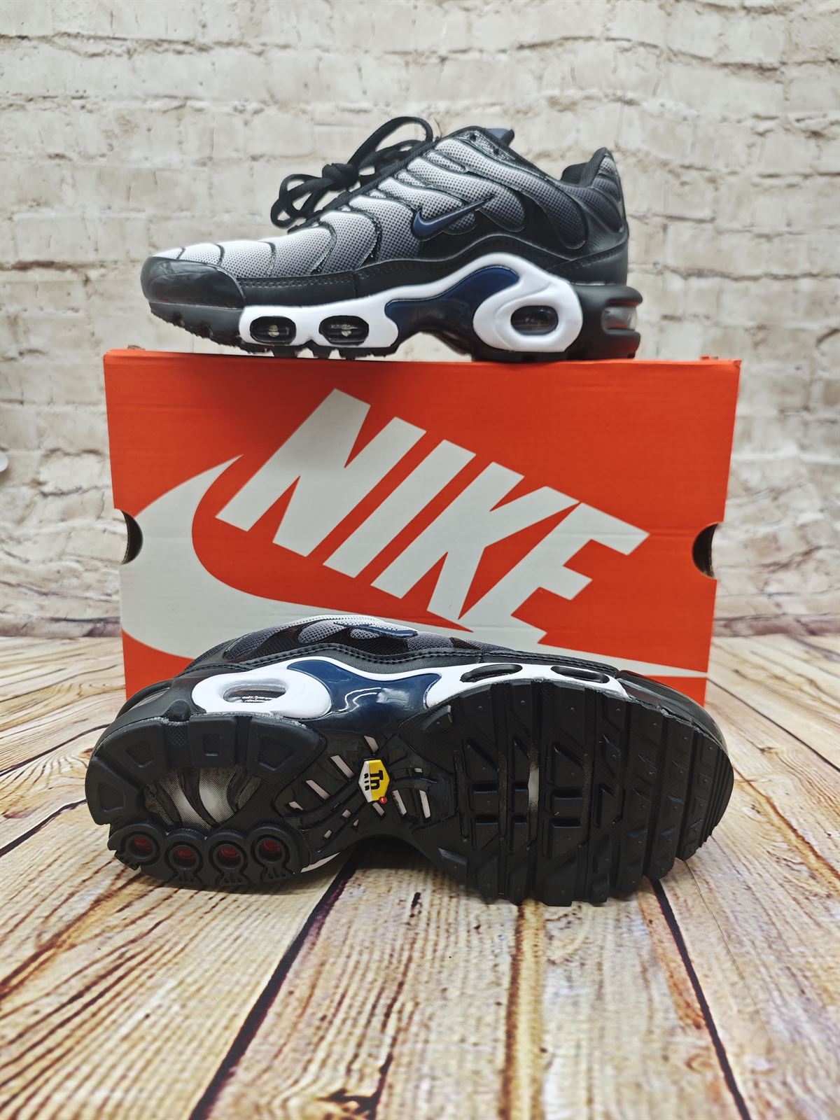 Zapatillas Nike Tn black/white - Imagen 2